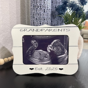 Personalized Grandparents EST. 2025 Frame – Custom First-Time Grandparent Gift, Pregnancy Announcement, Grandparent Keepsake