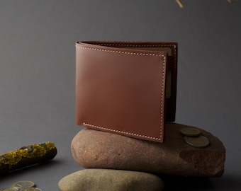 Compact Leather Wallet: Custom Slim Wallet for Travel
