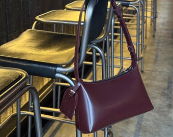Bolso baguette de piel burdeos: bolso de hombro minimalista para uso diario y regalo para ella.