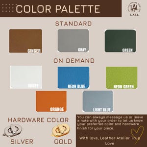 Op de afbeelding: Kleurenpalet met leer en hardware opties. Bevat standaard kleuren zoals gember, grijs en groen, en op aanvraag kleuren zoals wit, neonblauw en oranje. Hardware opties zijn zilver en goud.