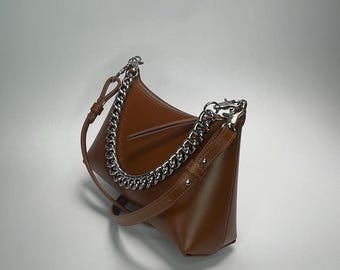 Chain Baguette Bag: Leather Crossbody Shoulder Bag - Elegant Evening Purse