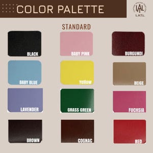Op de afbeelding: Kleurenpalet met voorbeelden van zwart, babyroze, bordeaux, babyblauw, geel, beige, lavendel, grasgroen, fuchsia, bruin, cognac en rood. De tekst "COLOR PALETTE" staat bovenaan.