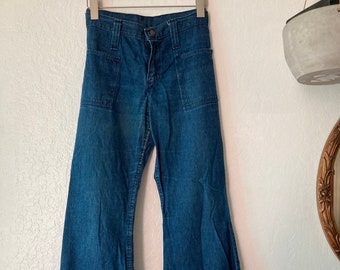 1960er High Waisted Classic Blue Flat Front Sanforized Wrangler Bellbottom Bellbottom Bells Denim Hose Jeans