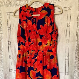 1980s Aloha Buntes Neon Hawaiian Blumen Rüschen Split Front handgenähtes Maxikleid