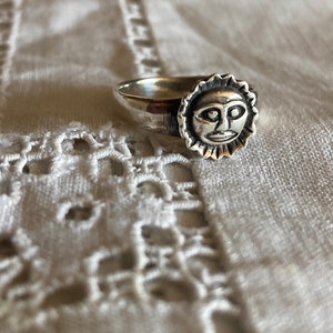 1990s Y2K Swirl Face of the Sun Astrological Sterling Silver Figural Ring