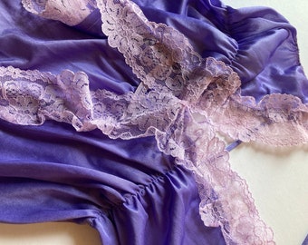 Camisola con cuello en V de encaje violeta de los años 70