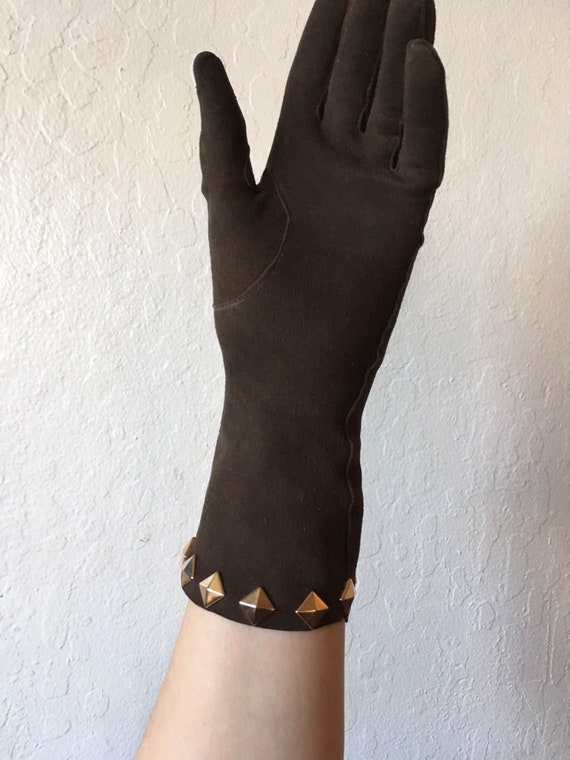 1960s Pyramid Studded Dark Cocoa Suede Gloves - image 5