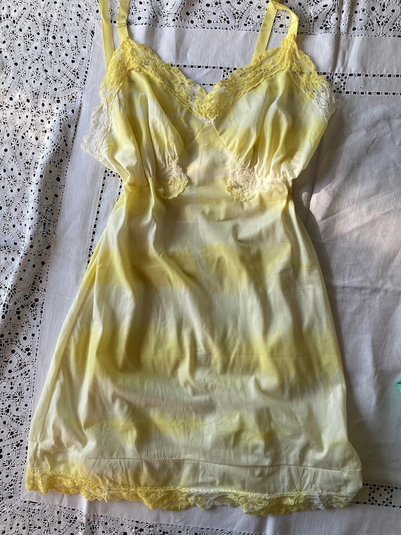 1950s Sunny Golden Yellow Lace Tye Die Slip Dress… - image 1