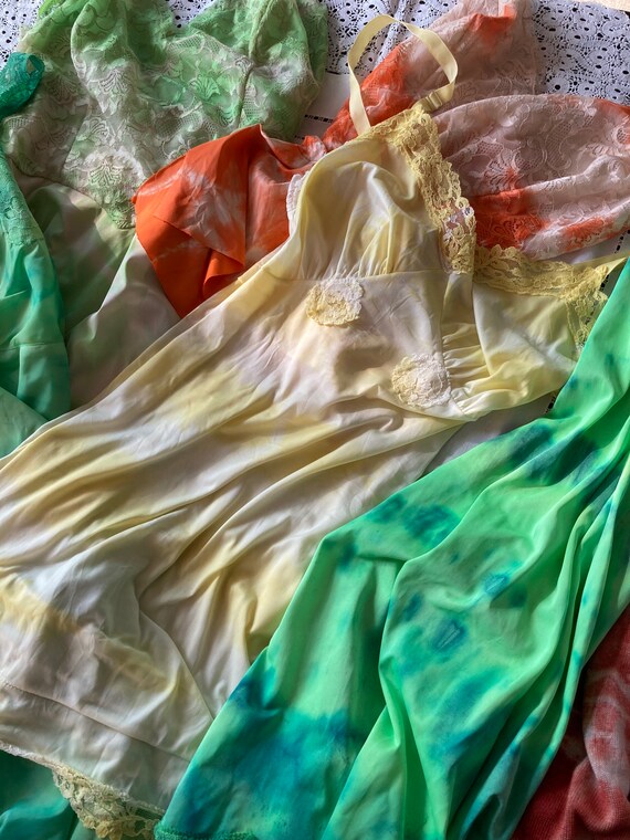 1950s Sunny Golden Yellow Lace Tye Die Slip Dress… - image 2