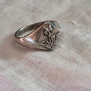 1950s United States Cubscouts Boyscouts Sterling Silver Sculpted Eagle & Crest Cub Boy Scout Signet Ring