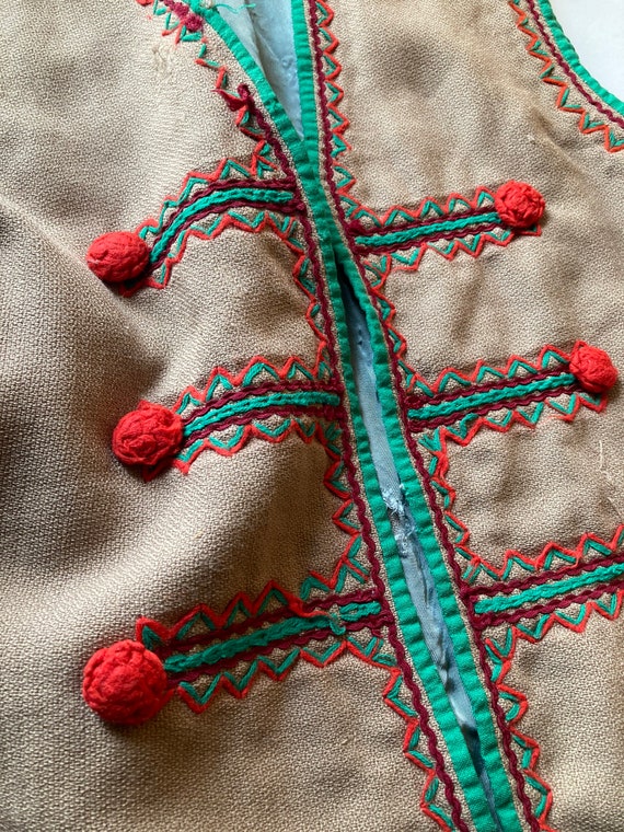 1930s Handmade Embroidered Wool Puff Hungarian Fo… - image 9