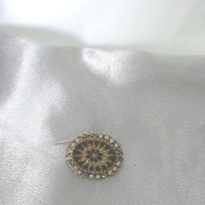 Goldtone vintage rhinestone brooch pin