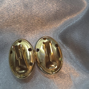 Woman&#39;s clip-on earrings, gold tone, vintage earrings
