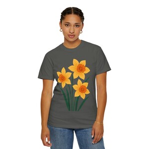 Cha EunWoo着用[LIBERCLASSY] DAFFODILS Flower Artwork T-shirt Cha Eunwoo