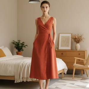 Ärmelloses Midikleid aus Leinen mit Bindegürtel, A-Linienkleid mit Rundhalsausschnitt, legeres Kleid aus natürlichem Stoff mit Taschen, minimalistische Sommerkleidung
