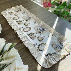 Französischer Toile Tischläufer Leinen Gerüscht Beige Individuell Bestickung Waschbar Esszimmer Hochzeit Bauernhaus Dekor Handgefertigte