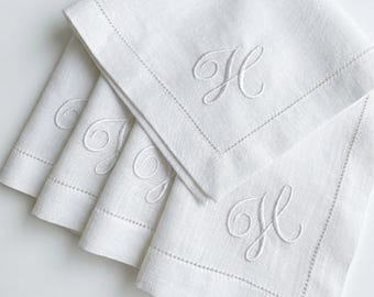 Bestickte Leinenservietten, Hochzeitsdekor mit Monogramm, weiße Leinenserviette
