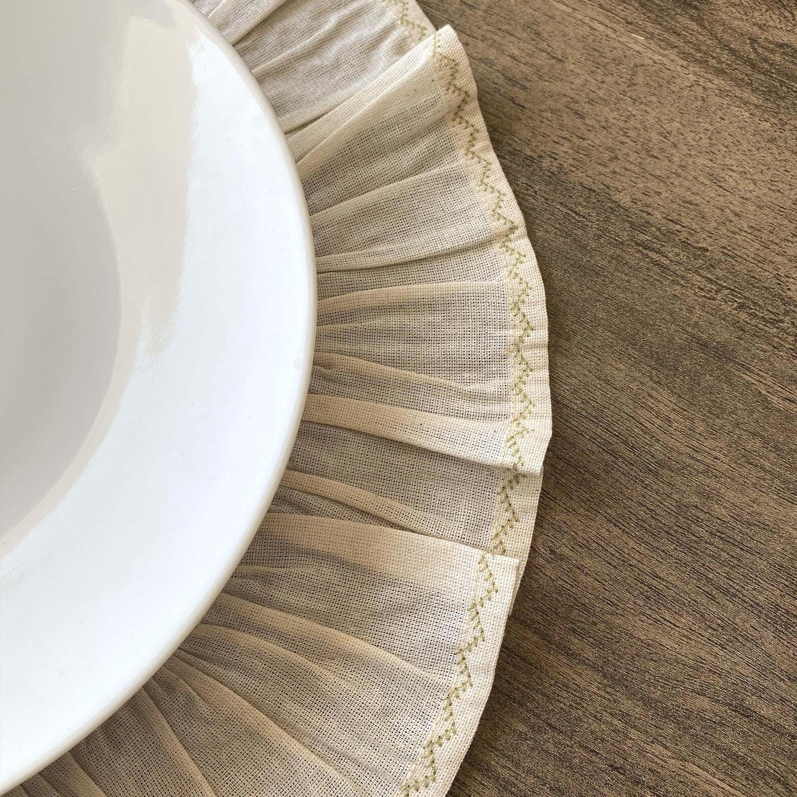 Hard Base Ruffle Mat Ruffled Round Placemat Cream Linen Farmhouse, Single Ruffle Edge Table ...