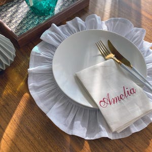 4er Set weißes Leinen Tischset mit Rüschen - Handgefertigtes rundes Tischset für die Hochzeit