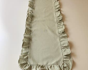 Nappe lavable rayée verte à volants, coton lin, chemin de table à ressort campagnard personnalisé