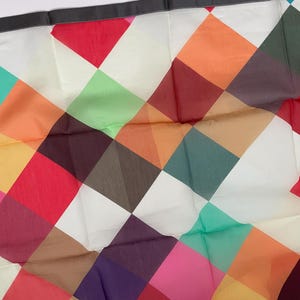 Foulard en soie vintage à losanges - Foulard rectangulaire géométrique multicolore - Tour de cou léger rétro des années 90 - Bandana en soie bohème