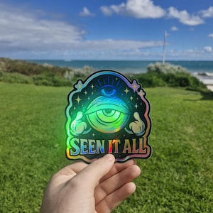 Seen It All - Holografischer Allsehender Aufkleber | Trippy Cosmic Vinyl Aufkleber | Für Laptops, Journals, Wasserflaschen