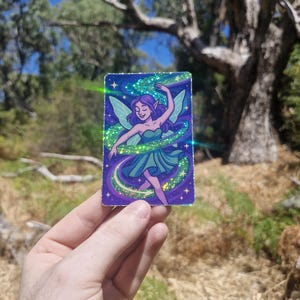 Green Aura Fairy Aufkleber: Glitzer-Vinyl-Aufkleber, Pixie Sticker (6,5x10,5 cm)