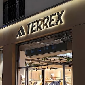 Placa de vitrine, placa de metal com iluminação de fundo, sinalização comercial, placa com iluminação de halo, letras grandes de metal, placa 3D, placa personalizada para salão de beleza, placa externa