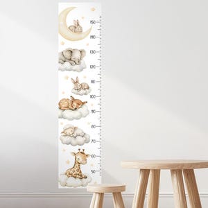 Muurstickers hoogtetabel slapende dieren – dromerige groeiliniaal met sterren en maan, herbruikbare kinderkamermuurkunst in aquarelstijl
