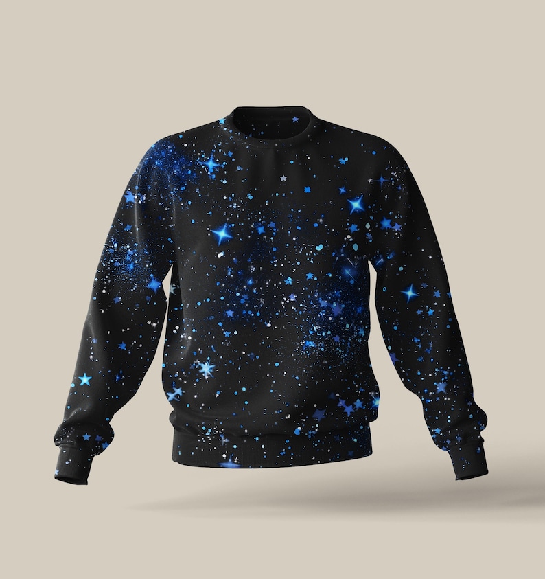 K&ouml;nnte beinhalten: Schwarzer Pullover mit einem blauen Galaxie-Druck mit Sternen und Punkten.