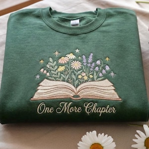 Sudadera bordada de lectura, suéter "Just One More Chapter", suéter del club de lectura, regalo para bibliotecario, sudadera estética, regalo para amantes de los libros