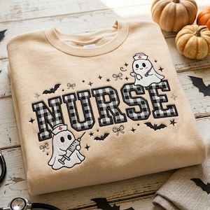 Felpa da infermiera di Halloween con applicazioni ricamate, infermiera fantasma, toppa a quadretti con lettera, regalo medico per la stagione spettrale, simpatico abbigliamento da infermiera autunnale