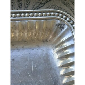 Bandeja rectangular vintage Wilton Armetale Flutes & Pearl de 35,5 cm (14") con aspecto de peltre. imagen 4