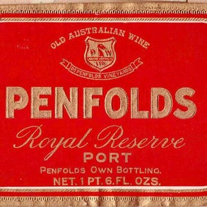 Può includere: Un'etichetta di vino rossa rettangolare con scritte e bordi dorati. L'etichetta recita "PENFOLDS Royal Reserve PORT" e include il testo "OLD AUSTRALIAN WINE" e "NET. 1 PT. 6.FL. OZS."