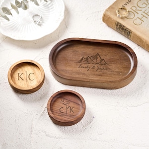 Custom Round Wood Ring Dish, Engagement Ring Holder, Personalized Wedding Ring Dish, Wedding Gift, 5th Anniversary Gifts, Gifts for Newlywed