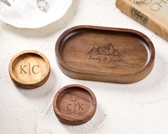 Custom Round Wood Ring Dish, Engagement Ring Holder, Personalized Wedding Ring Dish, Wedding Gift, 5th Anniversary Gifts, Gifts for Newlywed