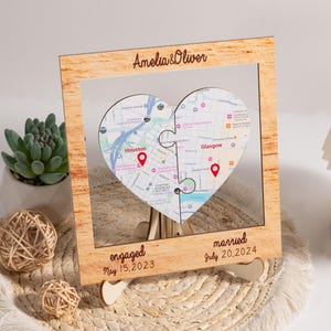 Cadeaux de jeunes mariés, carte, puzzle en forme de coeur à deux endroits, art mural avec cadre en bois, cadeau de shower de mariage personnalisé pour couple, cadeau de 1er anniversaire pour femme