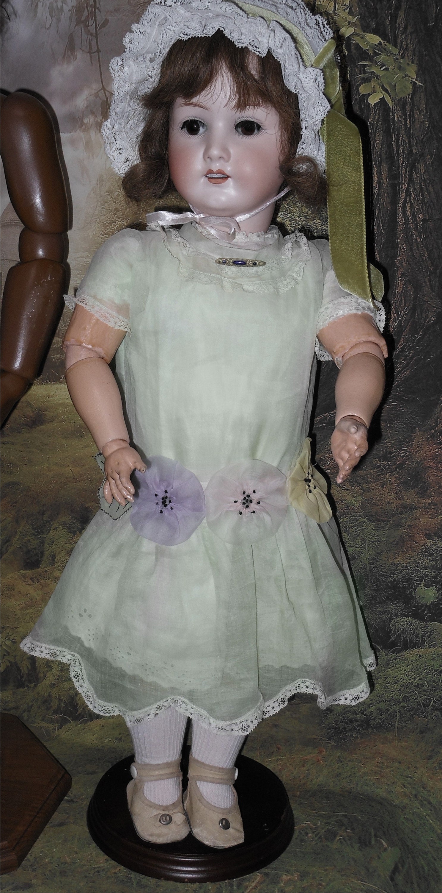 Heubach Koppelsdorf Antique Dolly Face Girl With Sweet Mint Organdy