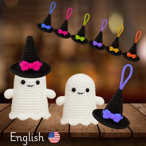 Op de afbeelding: Gehaakte Halloween-decoraties met witte spoken en zwarte heksenhoeden met kleurrijke strikken. De hoeden hebben lussen om op te hangen. Het woord "English" staat onderaan de afbeelding.