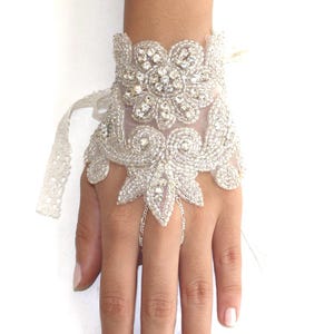 Beaded Bridal Fingerless Gloves: Crystal Wedding Hand Bracelet Bild 3