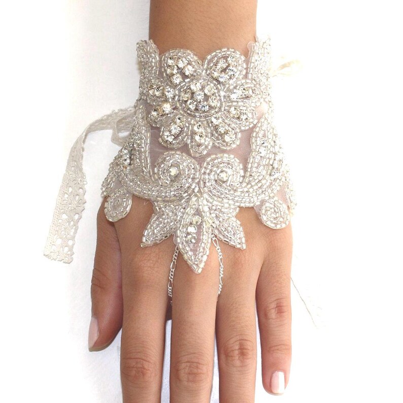 Beaded Bridal Fingerless Gloves: Crystal Wedding Hand Bracelet Bild 3