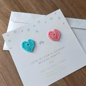 Faire-parts de qualité supérieure faits main avec coeur au crochet, cartes personnalisées pour baby shower, lot de 10 + invitations à une fête bleu rose 6 x 6