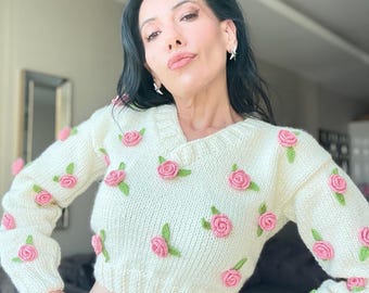 Ręcznie robiony gruby sweter z dzianiny o skróconym kroju: 3D różowe róże, moda Cottagecore