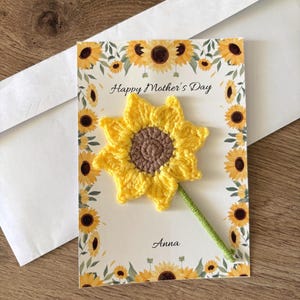 Biglietto d'auguri personalizzato per la festa della mamma con girasole all'uncinetto fatto a mano - Biglietto d'auguri personalizzato unico - Biglietto d'auguri per la festa della mamma fatto a mano con girasole all'uncinetto