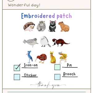Puede incluir: Imagen que presenta parches bordados con forma de varios animales, como un erizo, un gato y un carpincho. Los parches están disponibles como termoadhesivos, pines o broches. También aparece el texto "Wonderful day!" y "thank you".