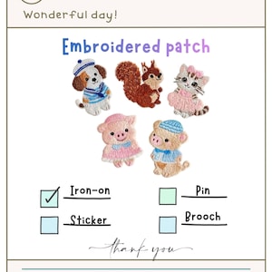 Puede incluir: Parche bordado con un perro, una ardilla, un gato y dos cerdos. Los parches son de varios colores y estilos. El texto "Iron-on" está marcado. También están presentes los textos "Wonderful day!" y "thank you".