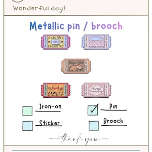 Puede incluir: Una imagen de publicación en redes sociales con el texto "PANNNSTUDIO" y "Wonderful day!". Muestra pines o broches metálicos con forma de boleto con frases como "Always Exhausted" y "Always Anxious". También se incluyen opciones para planchas, pegatinas, pines y broches.