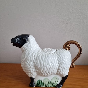 Andy Titcomb Te för Ewe Sheep Tekanna – Signerad 1994 Brittisk Keramik (25 cm)