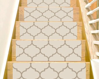 Ensemble de couvre-marches géométriques beiges à motif treillis, antidérapants et lavables, pour intérieur, profil bas.