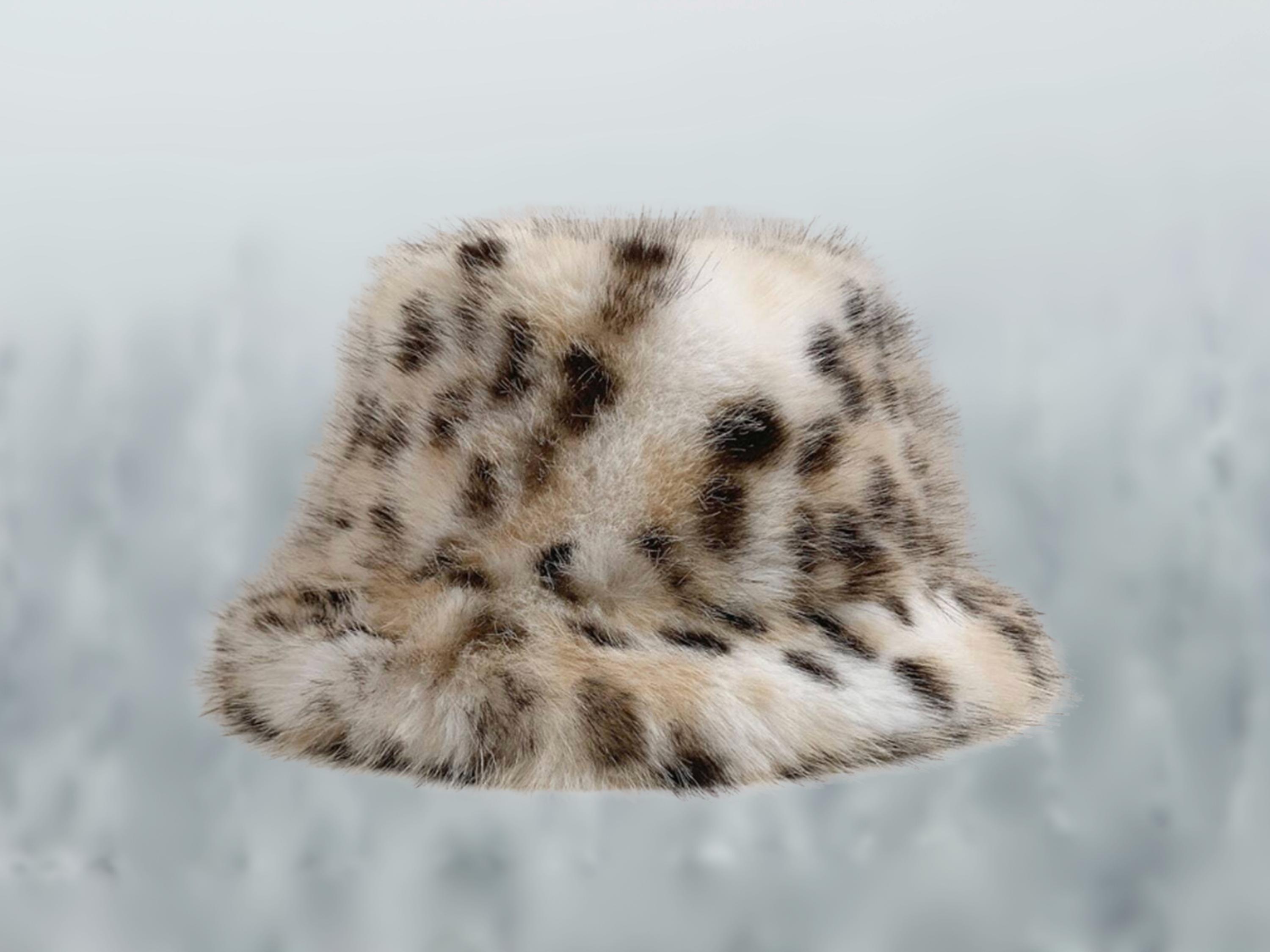 Snow Leopard Faux Fur Bucket Hat – White Winter Fuzzy  display picture 2